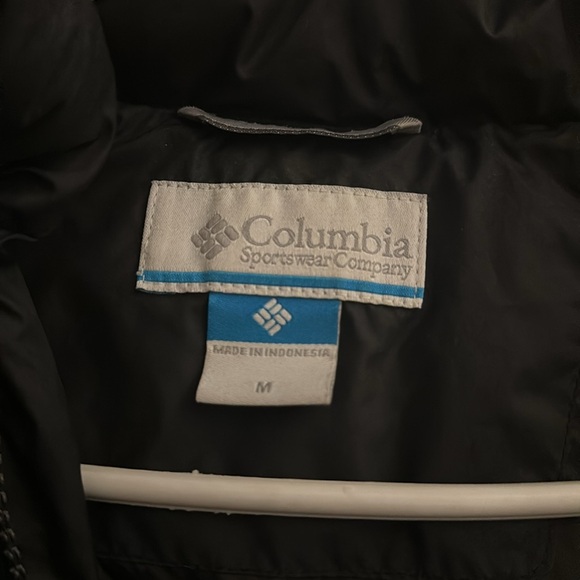 Women’s zip up Colombia jacket with removable faux fur hood - Picture 2 of 2